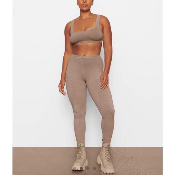 NWT Skims Womens Tan Kim Kardashian Outdoor Leggings Size 2X AP-LEG-0731 - Picture 1 of 8